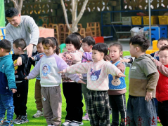 萌娃趣运动 不负春日好时光——平度市新河镇灰埠中心幼儿园开展春日体育运动